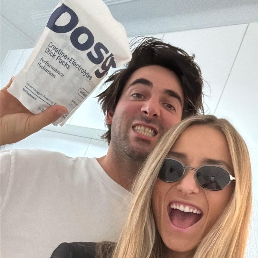 Camille en Luca, klanten van Dosys, met de Dosys verpakking